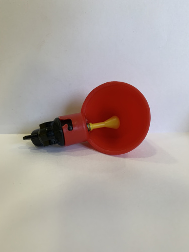 Поилка для перепелов чашечная (с поплавком, резьбой красная) 1шт**