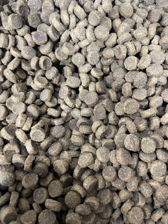 СНЕЖОК сухой корм для взрослых кошек мясное ассорти с полезными травами (10кг/м) 1кг.